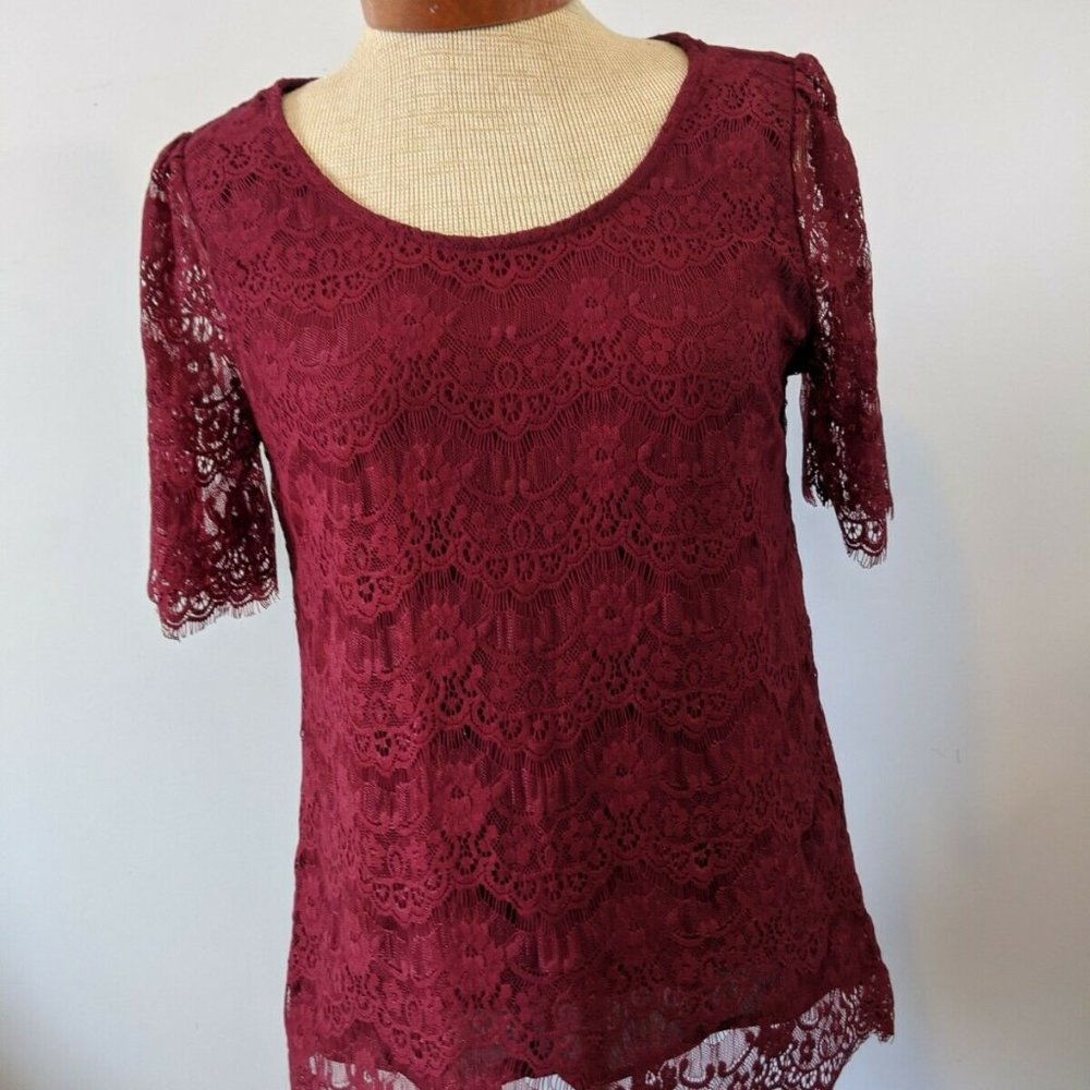 Fully Lined Red Lace Short Sleeved Top